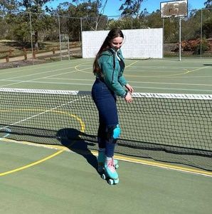 Meet your Posher, Ebony